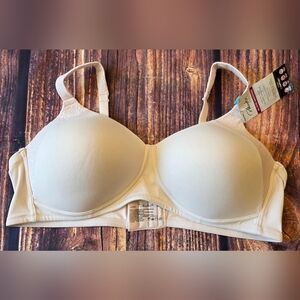 Playtex Size 40C Secrets 4707 All Over Smoothing Wireless Bra Blush Nude. New